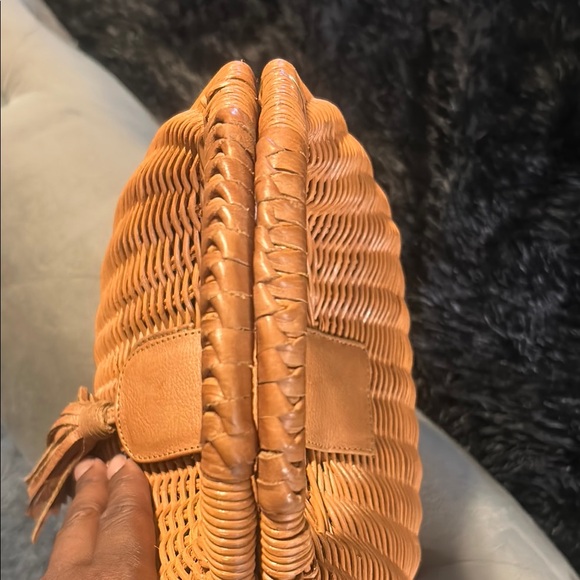 Cleobella Tan Shoulder Bag with Woven Design - Picture 5 of 6